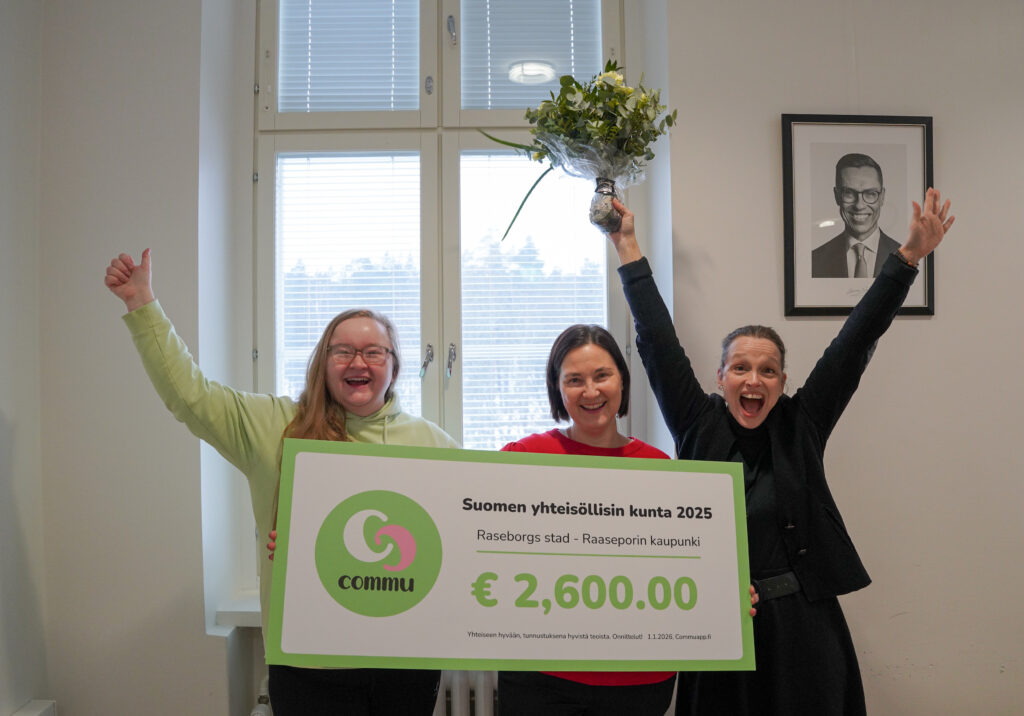Raasepori on Suomen yhteisöllisin kunta. Kuvassa vas. Karoliina Kauhanen, Barbro Österman ja kaupunginjohtaja Petra Theman